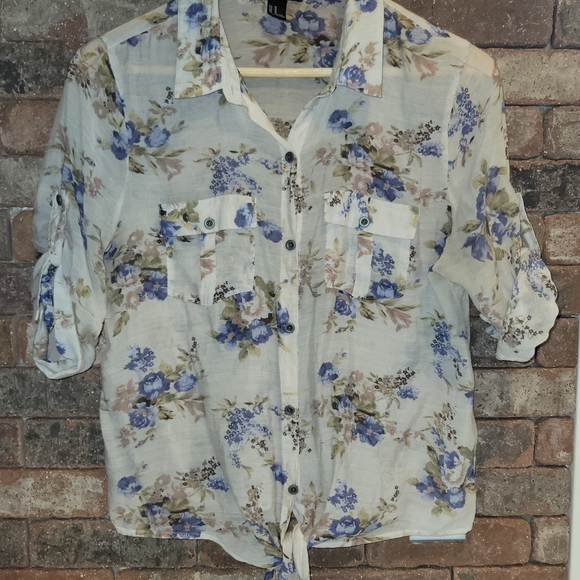 Forever 21 Tops - Forever 21 Floral Button-Up Blouse - Blue and Cream